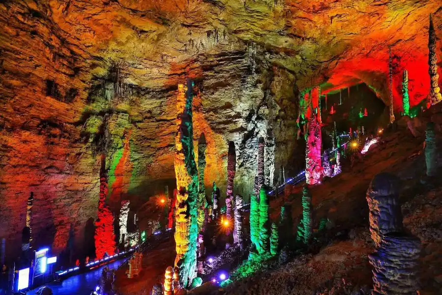 Stalactites in Zhangjiajie Huanglong Cave