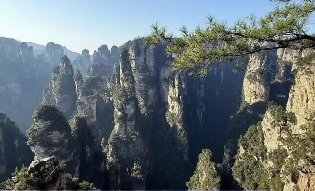 Steep quartz sandstone peaks of Wulingyuan, Hunan-ezremove