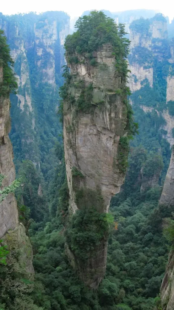 avatar hallelujah mountain zhangjiajie china:The prototype of the floating mountains in Avatar - the Qiankun Pillar