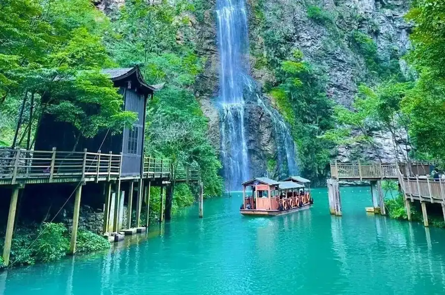 The waterfall Bitan wooden house in Zhangjiajie Grand Canyon Scenic Area