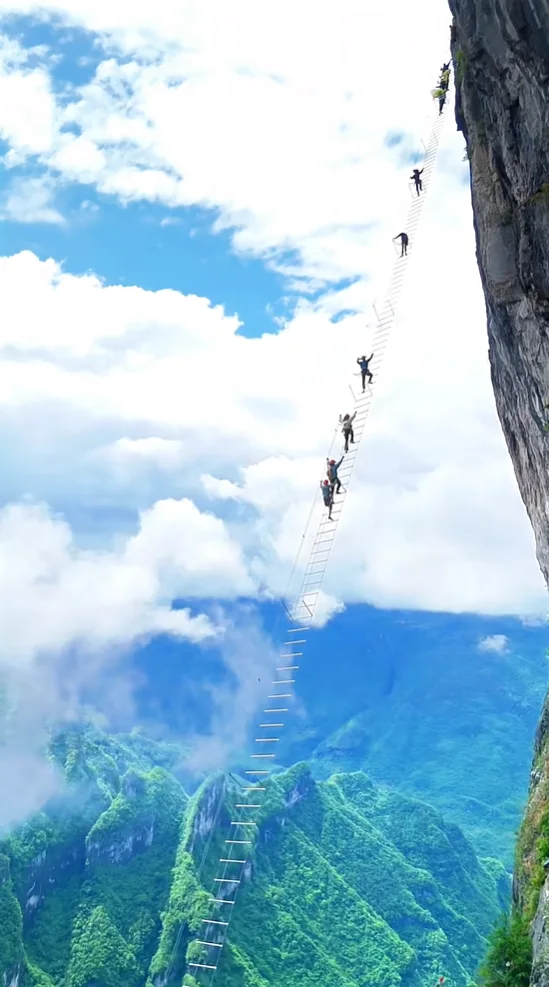 Zhangjiajie Sky Ladder on Qixing Mountain cliff face